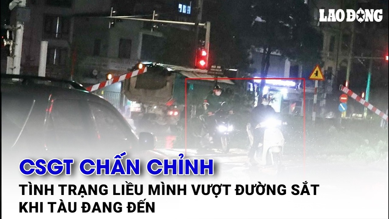 CSGT chấn chỉnh tình trạng liều mình vượt đường sắt khi tàu đang đến| Báo Lao Động