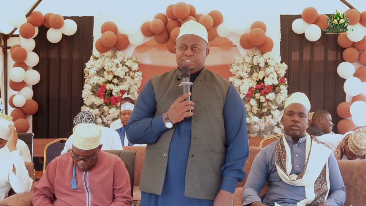 SHEIKH; Adam Mwinyipingu,katika mashindano ya Qur'ani shuleni Asswiddiqi.