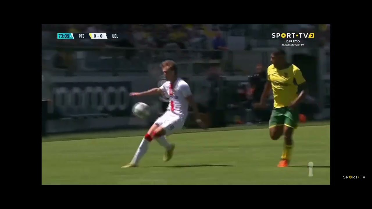 Lance do jogo FCPF vs UDL Jordan van der Gaag e Marafona