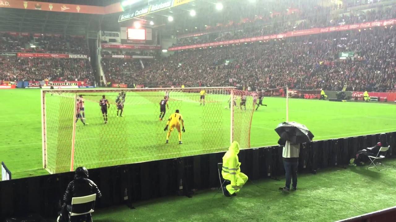 Gol de Isma López al Sevilla visto desde la grada.