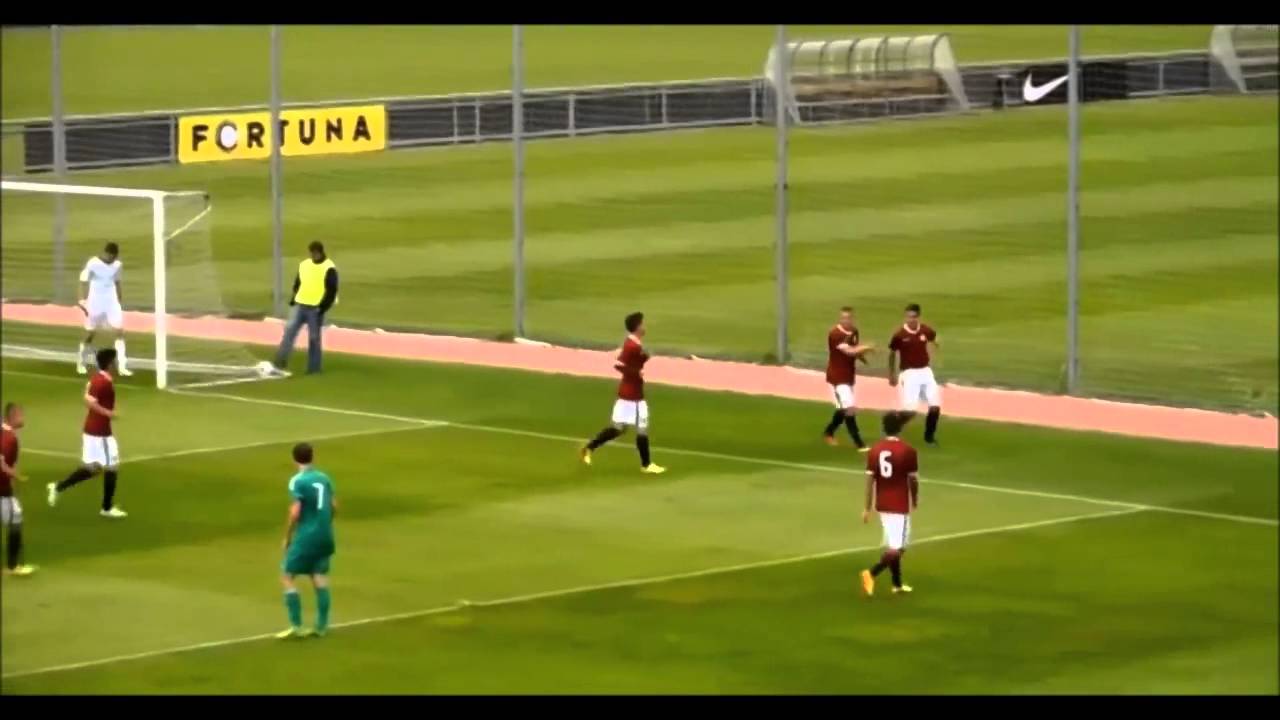 David Hovorka (Sparta Prague B) scores AMAZING GOAL  with his bum ASS BUTT