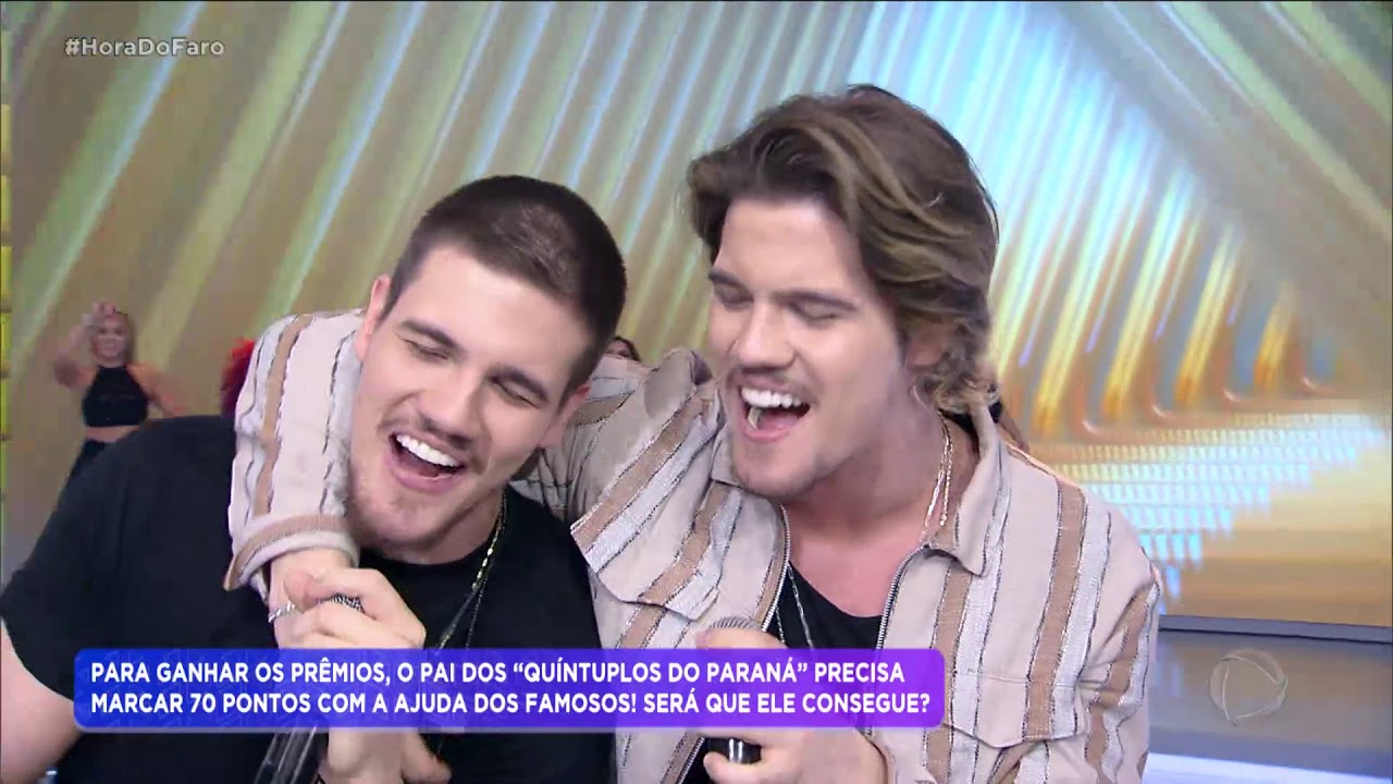 Breno e Caio Cesar cantam o sucesso Cabide no palco do Hora do Faro