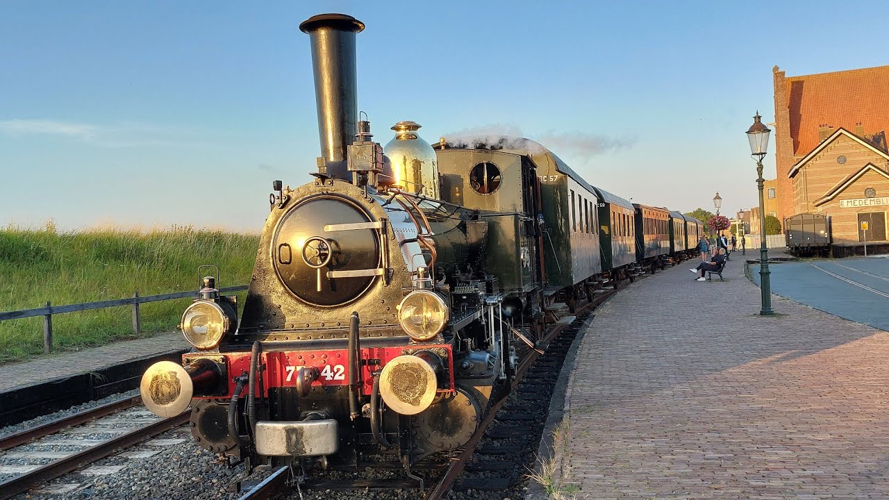 Stoomlocomotief 7742 'Bello' van de Nederlandse Spoorwegen met de Zomeravond Express