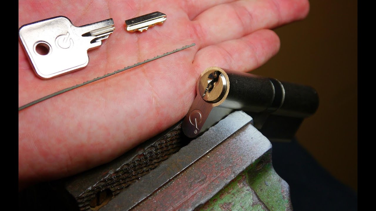 Schlüssel abgebrochen ?! Trick mit Sägeblatt I MrHandwerk