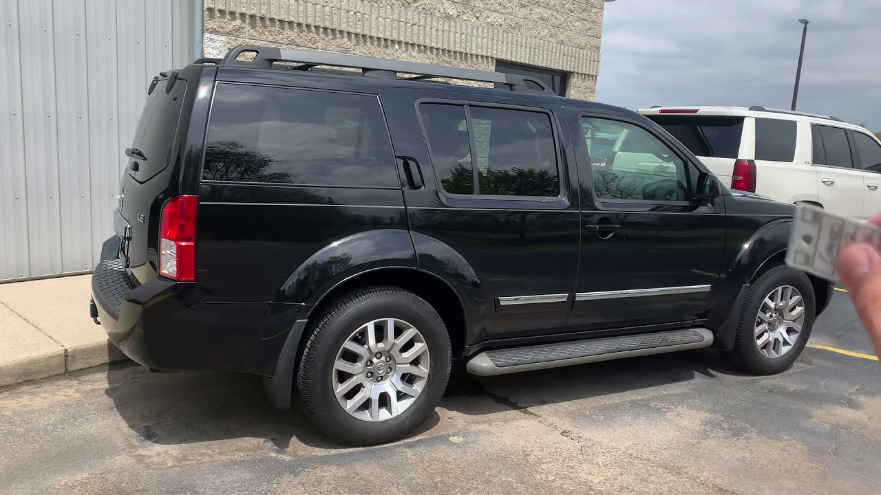 2012 Nissan Pathfinder LE WITH 3rd row seating