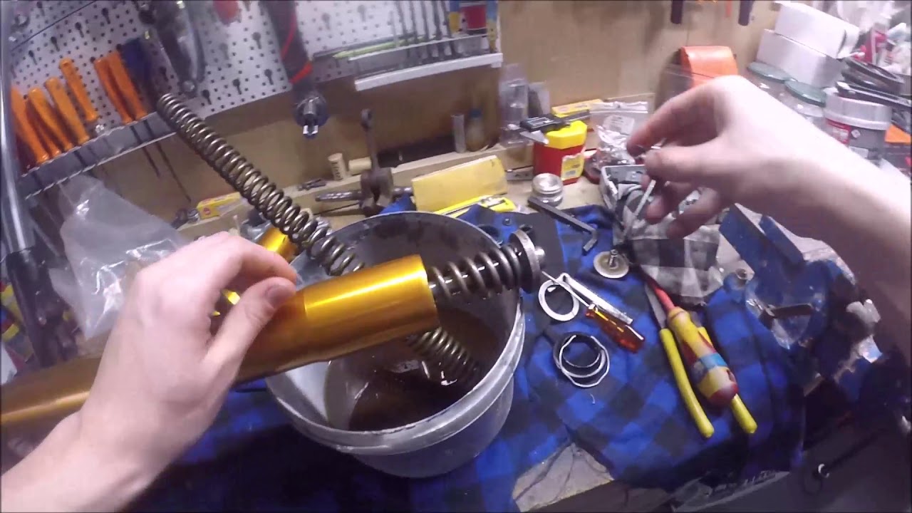changement joint spy de fourche inverser showa