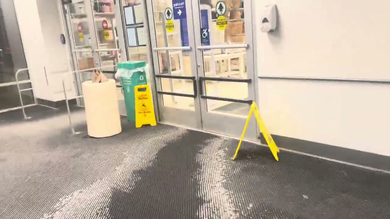 Marshalls & HomeGoods De Witt ￼automatic doors
