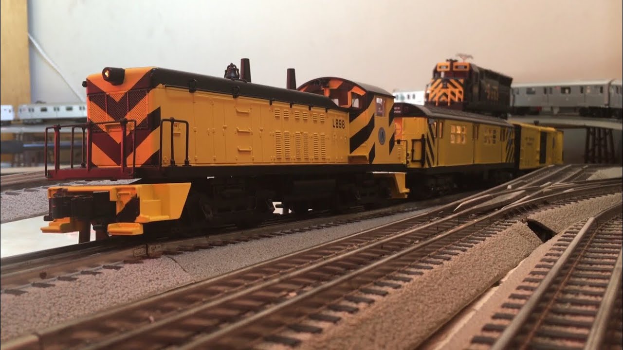 MTH Subway: MTA NYCT NW2/R17 Subway Work Train Action