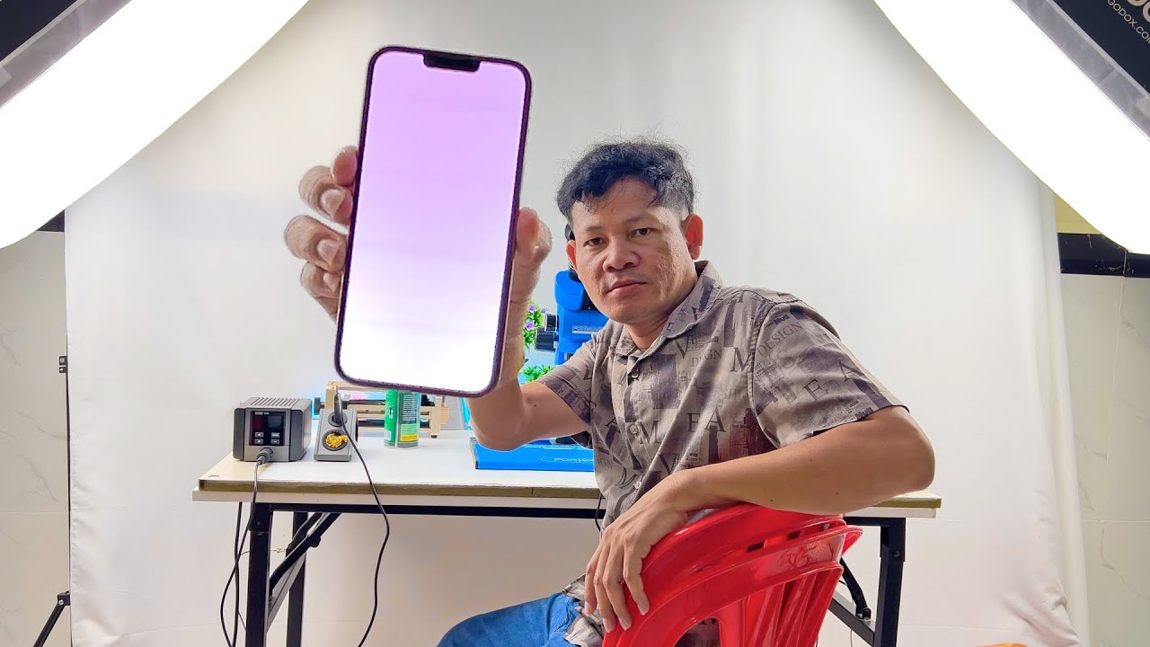 HOW TO Fix iPhone 13 Pro Max White Screen Simple Trick