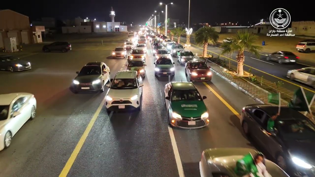 استعراض المركبات الحكومية ومركبات المواطنين المزينة بمناسبة اليوم الوطني 95 في مركز الحكامية