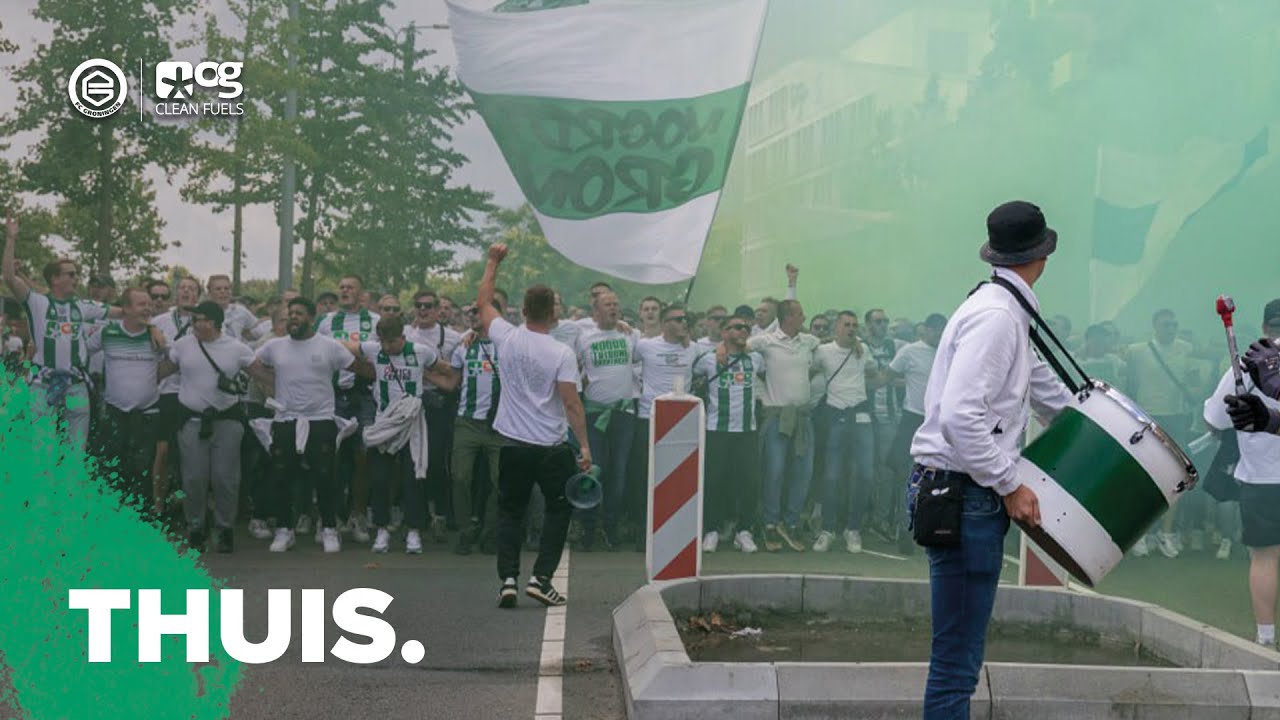 𝗧𝗛𝗨𝗜𝗦. 💚 Corteo van Grote Markt naar Euroborg en 104-jarige supporter op tribune tegen Willem II