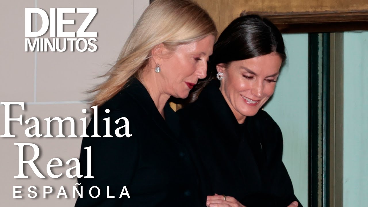 Letizia y Marie-Chantal acaban con su tensi&oacute;n agarradas del brazo en Atenas | Diez Minutos