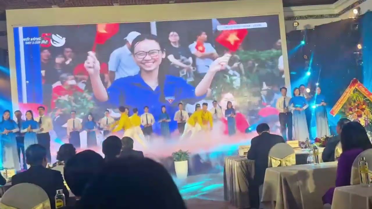 Thênh thang đường mới- Sen Việt