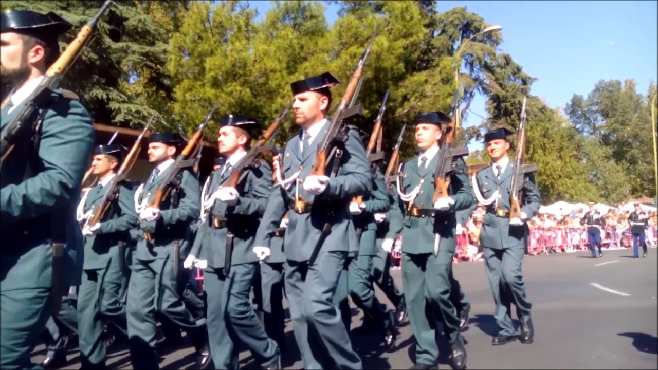 GUARDIA CIVIL  Desfile en Toledo- Festividad del Pilar.                    video 1*