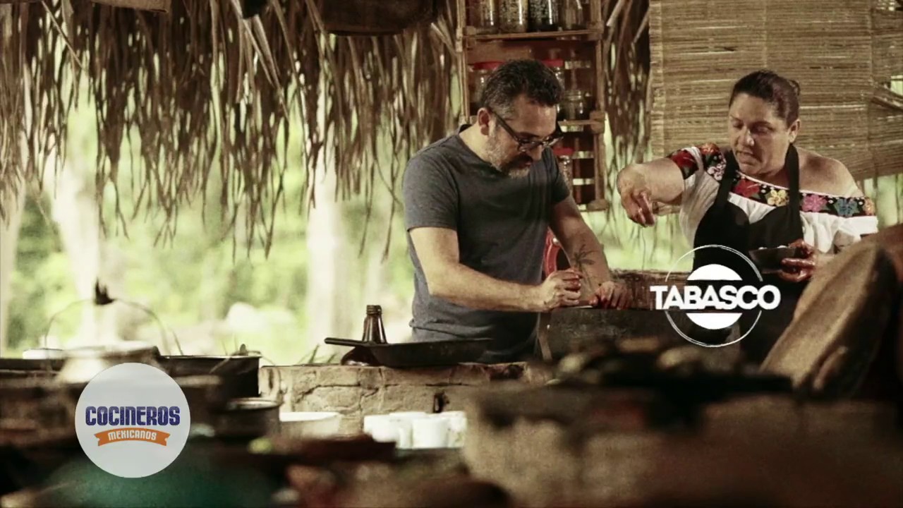 Nico prepara Horneado de cerdo en una cocina Chontal | Cocineros Mexicanos