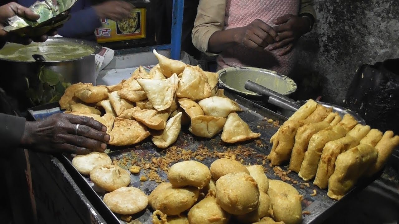 Old Hardworking Man Selling Samosa @ 7.5 rs - Ranchi Street Food