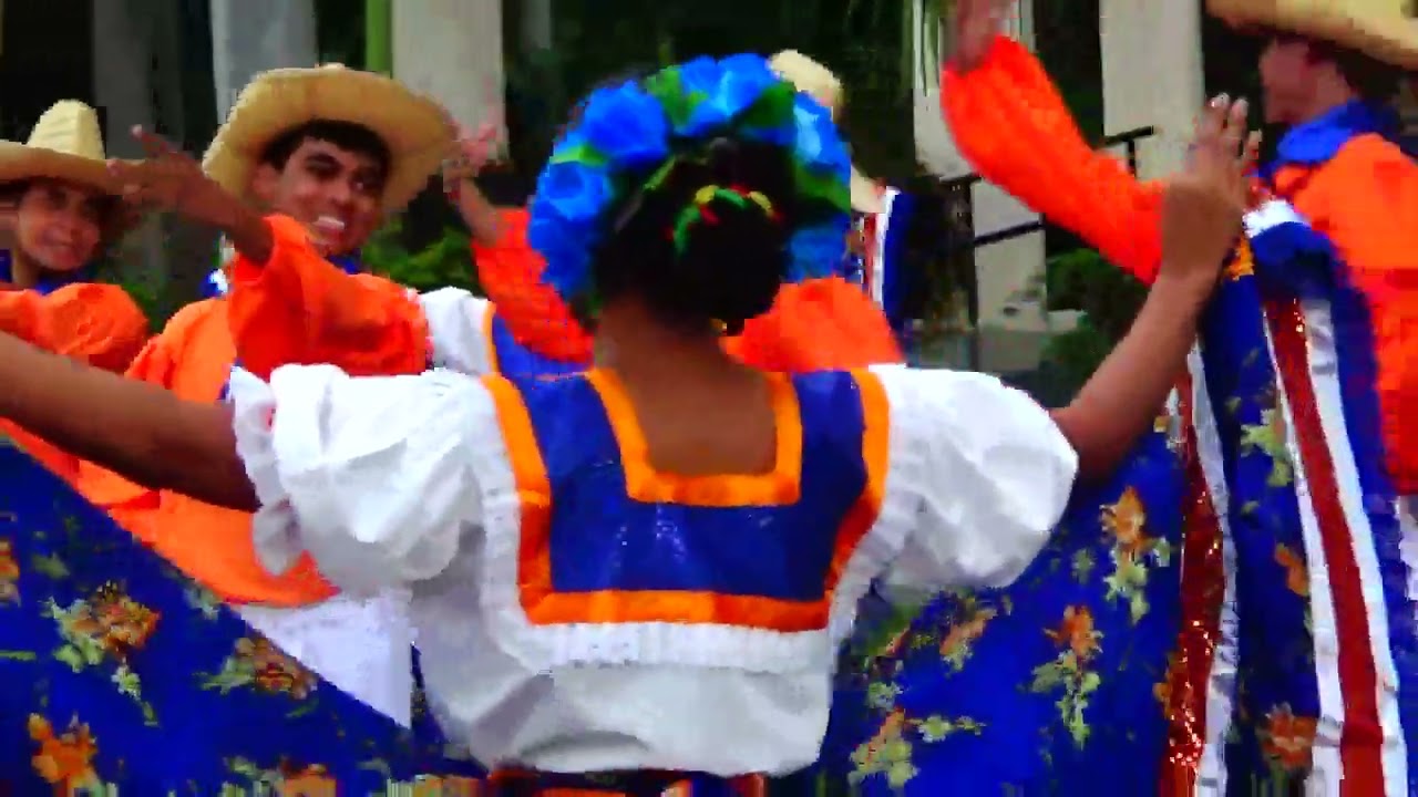 Los dos bolillos ballet Folklórico Nicarahuatl de Nicaragua