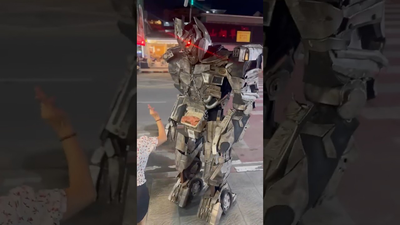 MEGATRON TRANSFORMER - The Pattaya Massage Dance! 🇹🇭 (He needs a deep tissue)😁