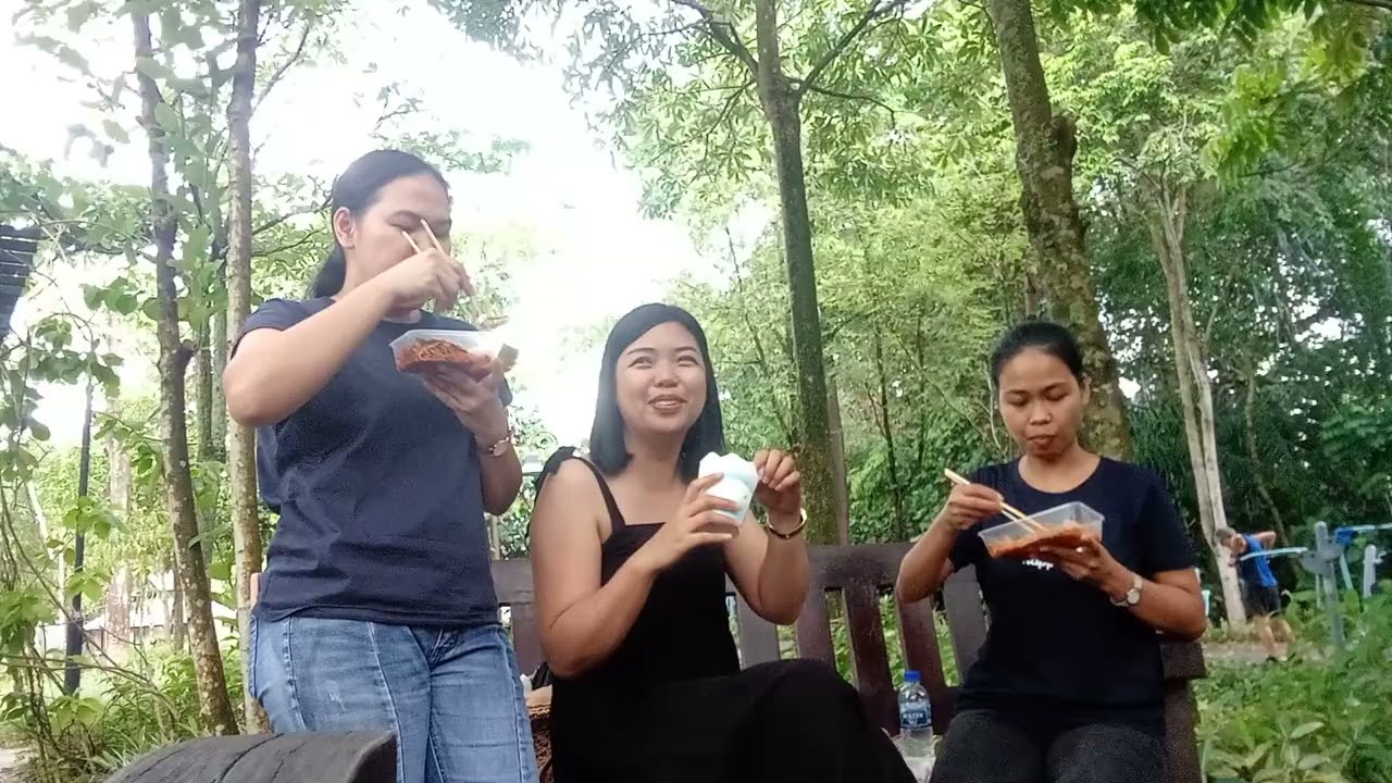 chitchat with besties 💞