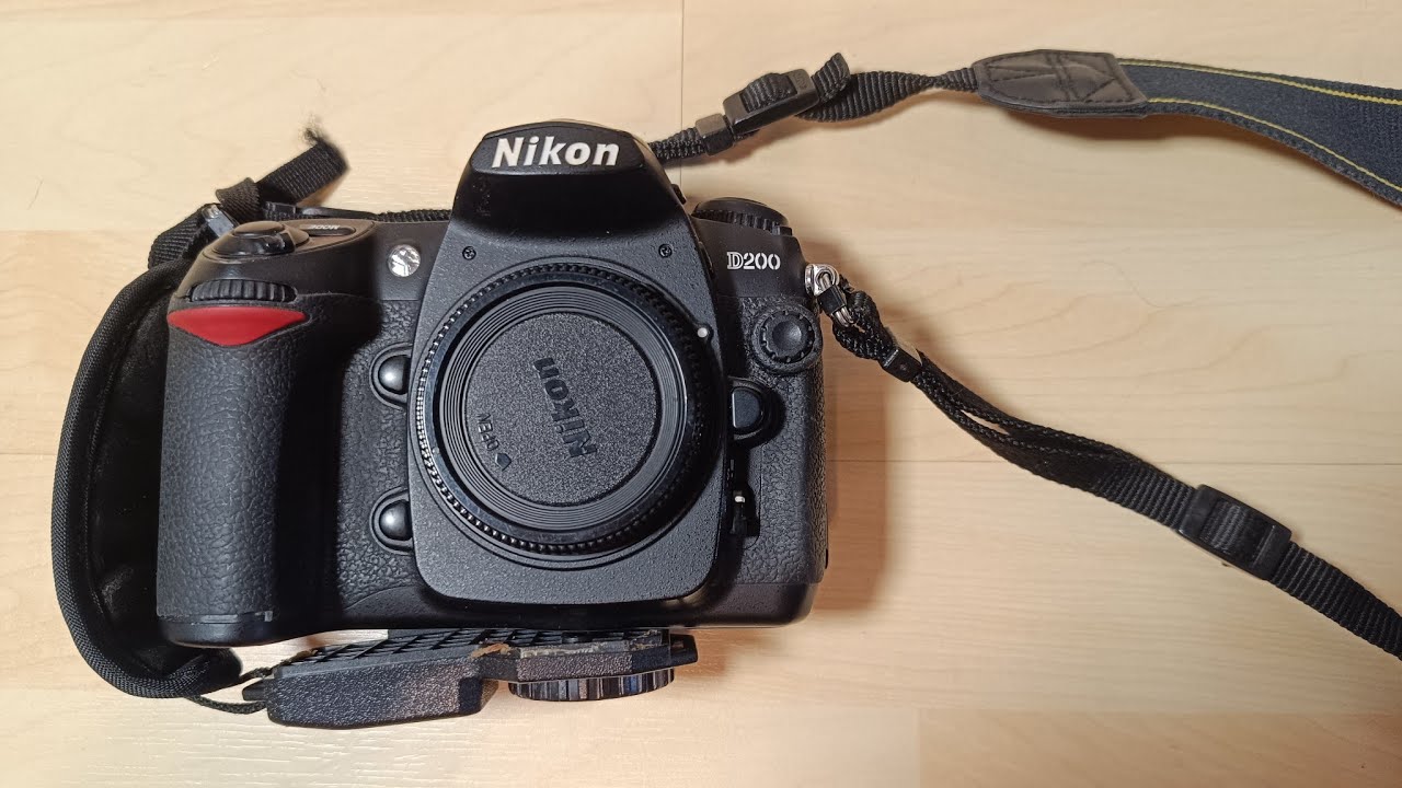 Nikon D200 не приходит в одиночку. Смотри: