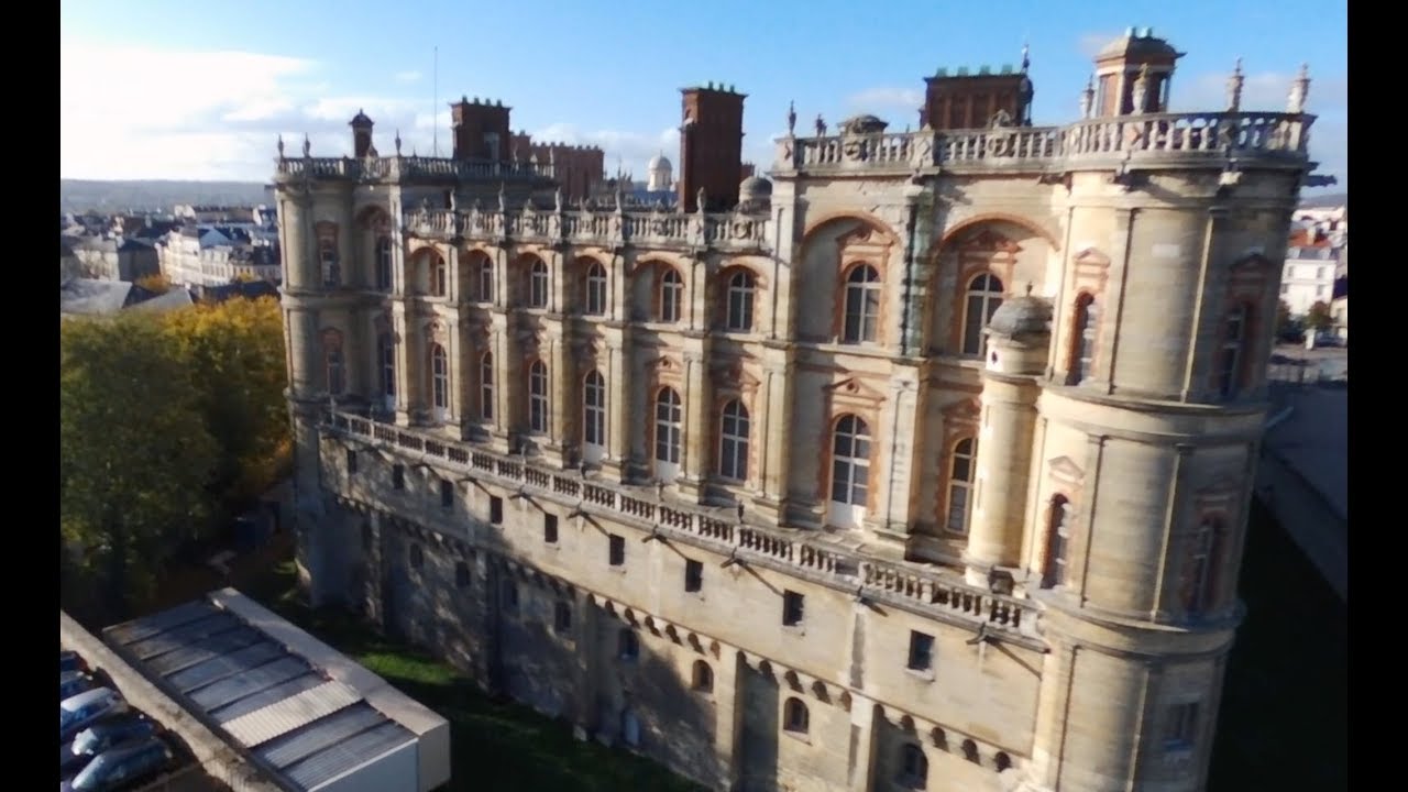 Balade aérienne en drone au-dessus de Saint-Germain-en-Laye