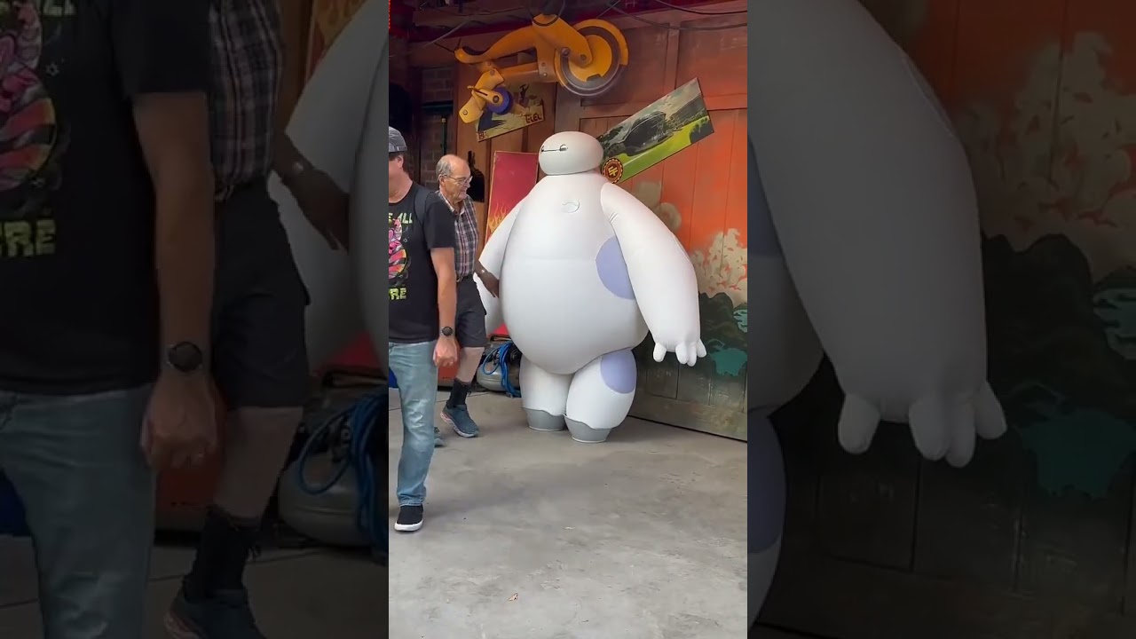 Baymax meet and greet at Disneylands San Fransokyo Square.