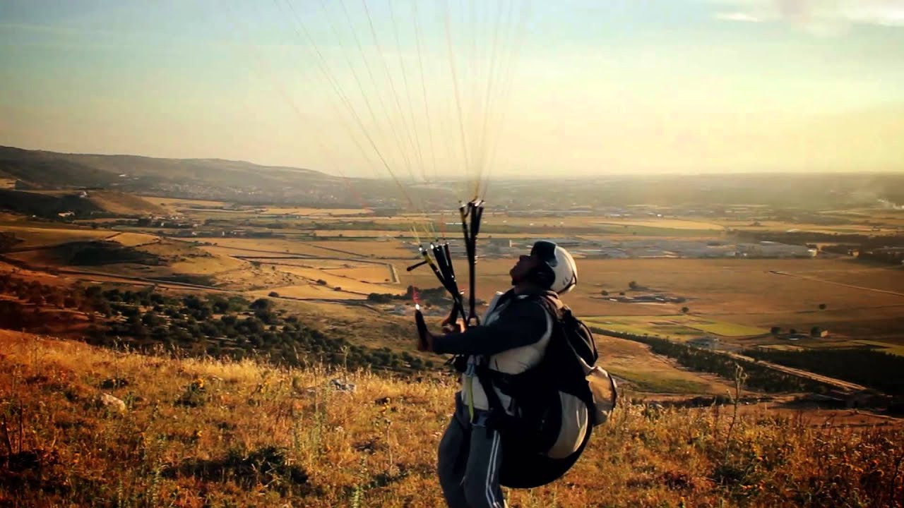 A spring day, paragliding in Chiaramonte Gulfi