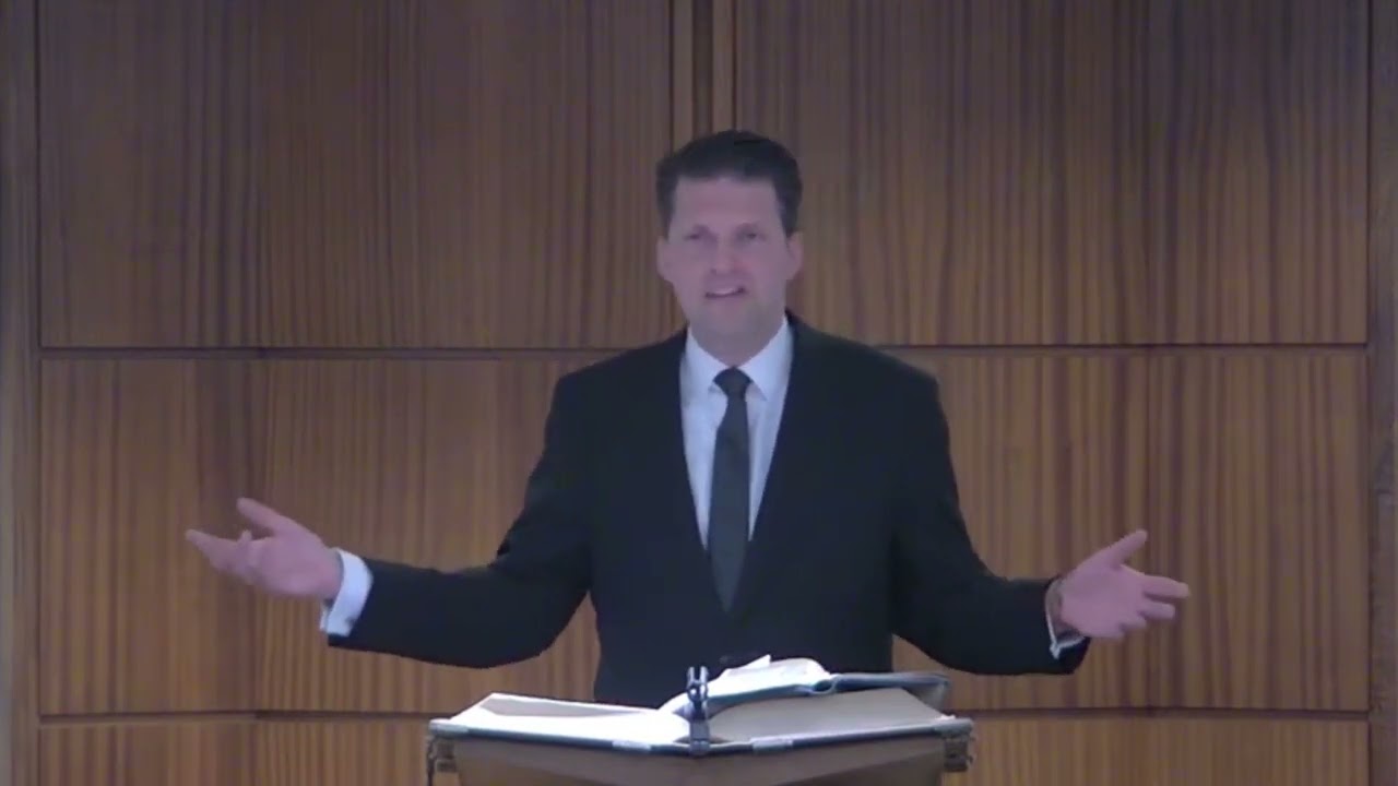Ik was denk ik een jongen van 13. Wat de predikant toen in de kerk deed maakte zoveel indruk op mij.