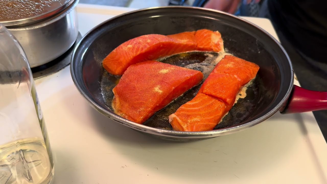 Delicious Salmon, Potatoes & Onion Dinner | Easy Healthy Family Meal Receta Fácil #easycooking #hea