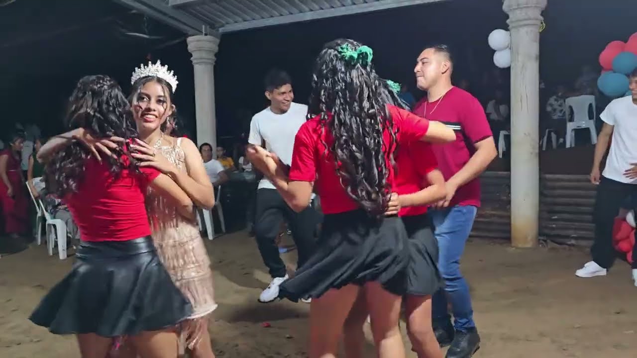 Disfrutaron Bailando Con. GRUPO F.L 