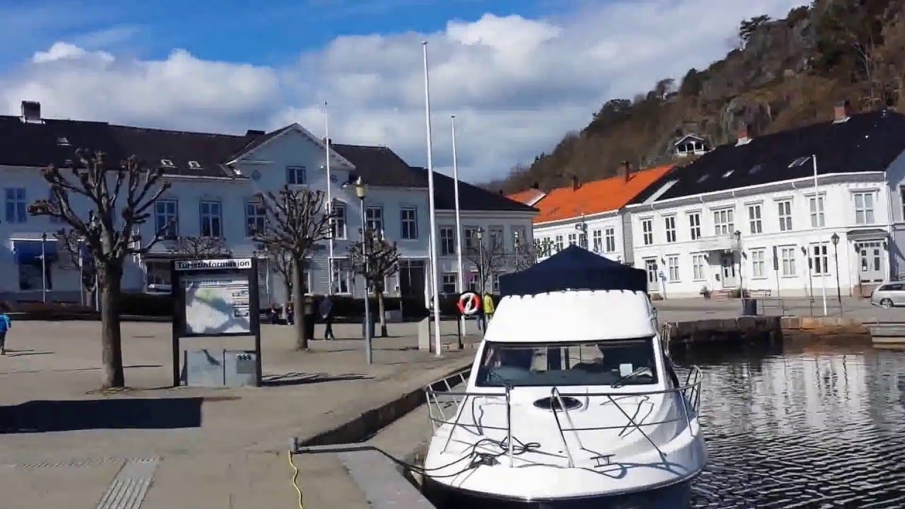 Ris&oslash;r. Белый город на берегу моря. (Рисёр) Норвегия.