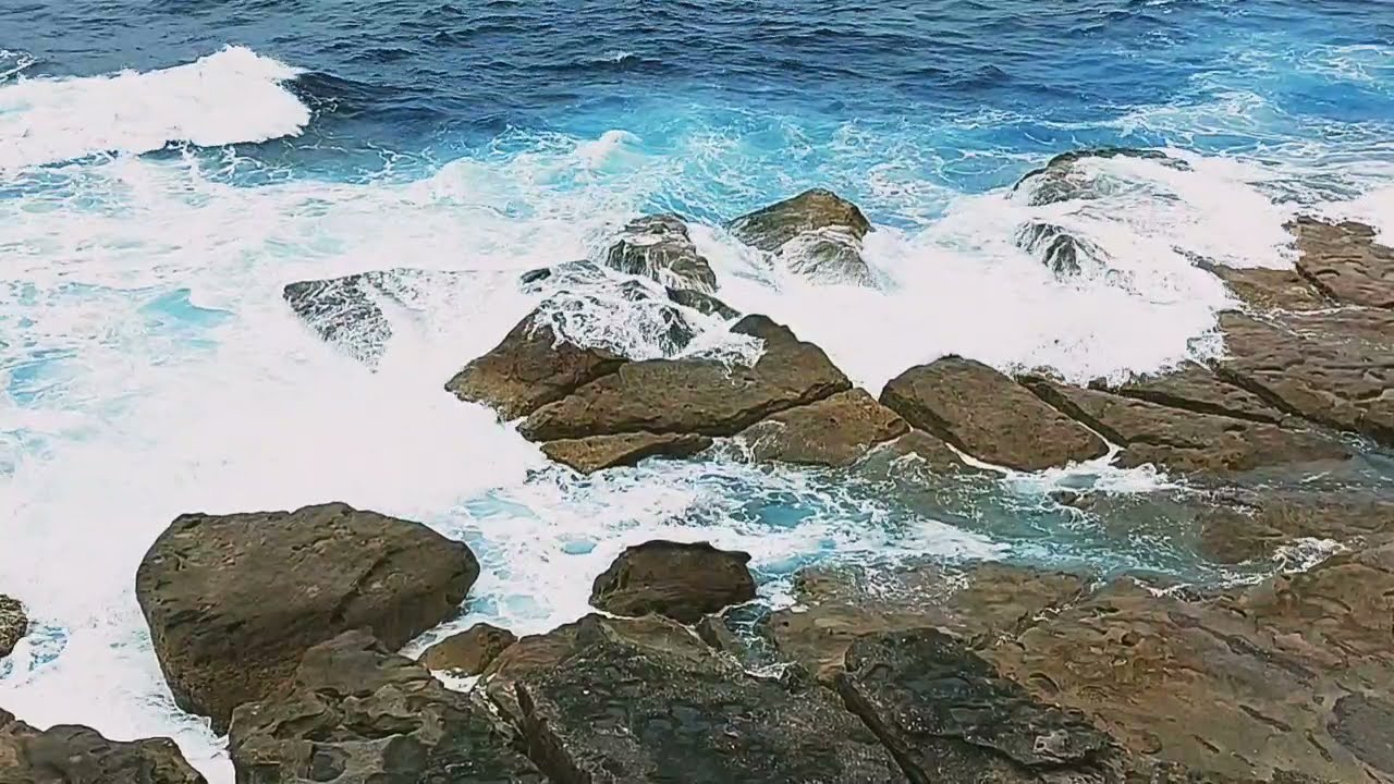 #jkwadventures #oceanwavescrashing - Ocean Waves Crashing - Bondi Beach - Sydney - Australia
