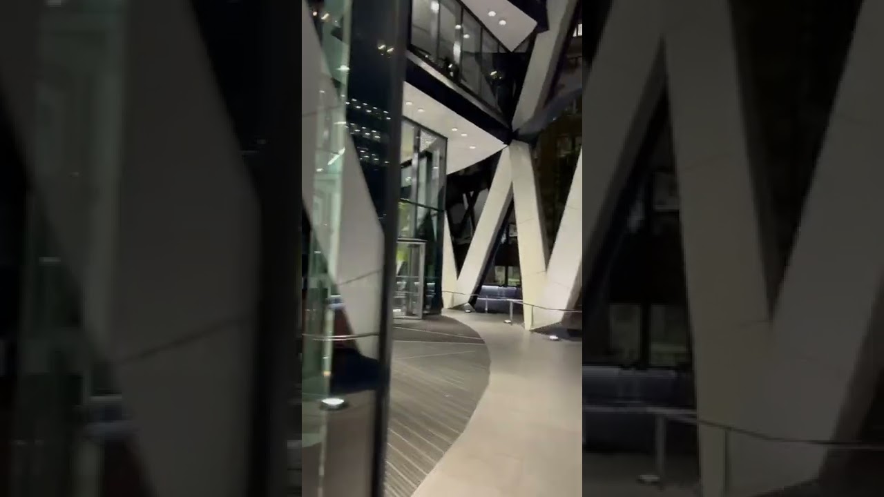 30 st Mary Axe ( the Gherkin ) | nigh view