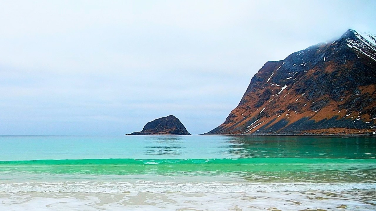Calming Piano Music – Turquoise Ocean Waves & Mountain Bay | 3 Hours 4K