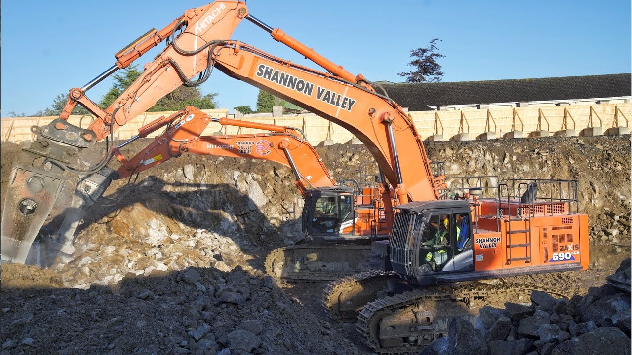 First Hitachi  ZAXIS 690-7 in Europe working beside 690-6