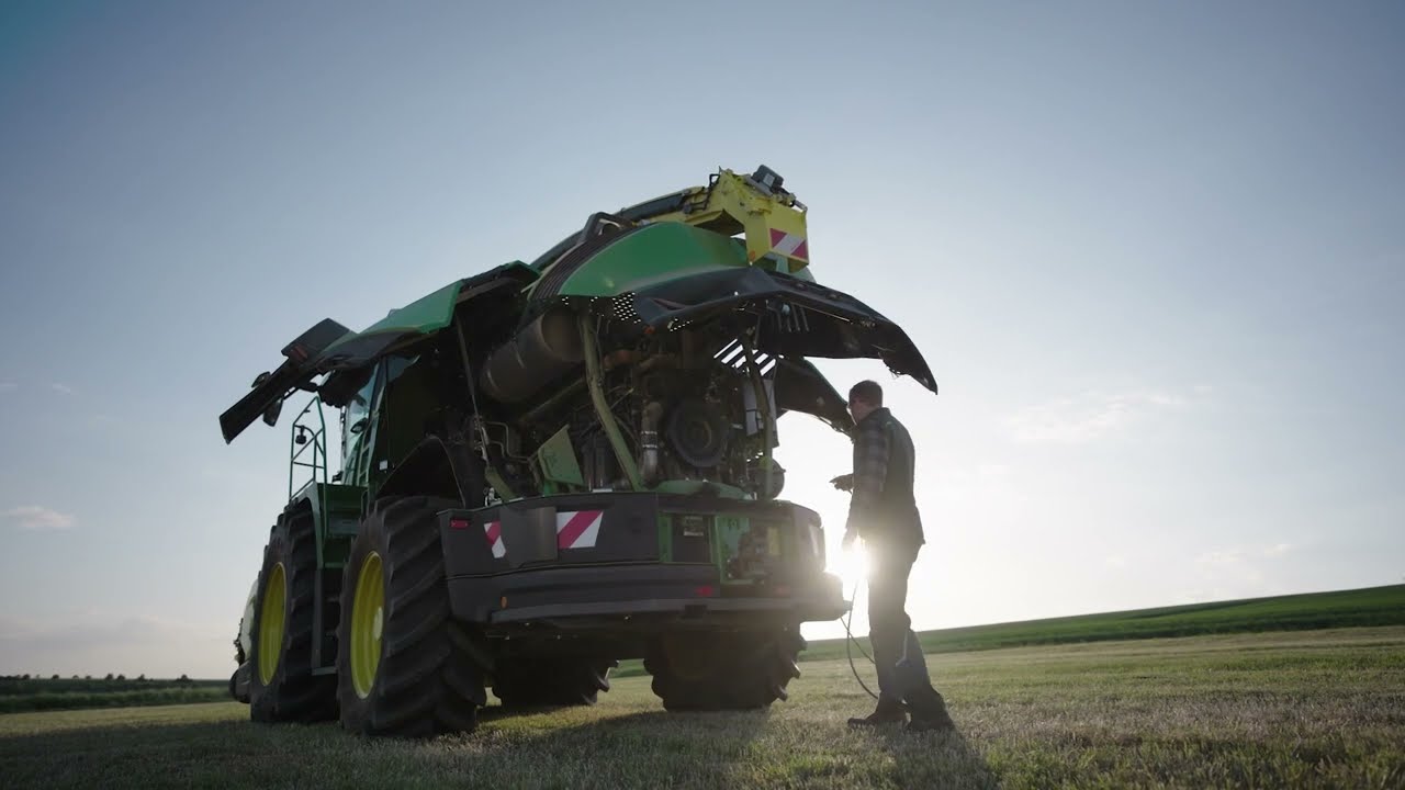 John Deere F8 ve F9 Kendi Y&uuml;r&uuml;r Silaj Makineleri: Bakımda Hız, Kullanımda Verim!