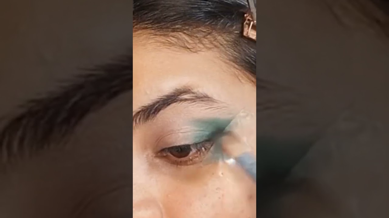 simple green makeup look 💚💚💚 comment down your fav green emoji #greenmakeuplook  #makeuptutorial