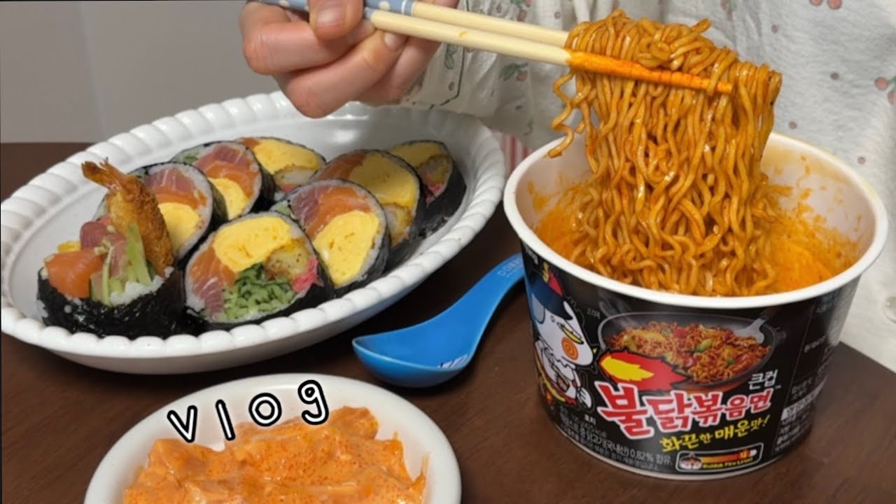 집밥에 진심인 자취생 브이로그 / 초코붕어빵, 피자붕어빵 만드는 일상 / 불닭볶음면, 순두부쫄면, 연어 후토마키 요리 브이로그 / 야매 애플파이 만드는 vlog