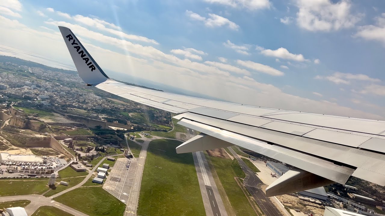 Ryanair Boeing 737-800 Sunny Takeoff from Malta Airport | MLA-STN