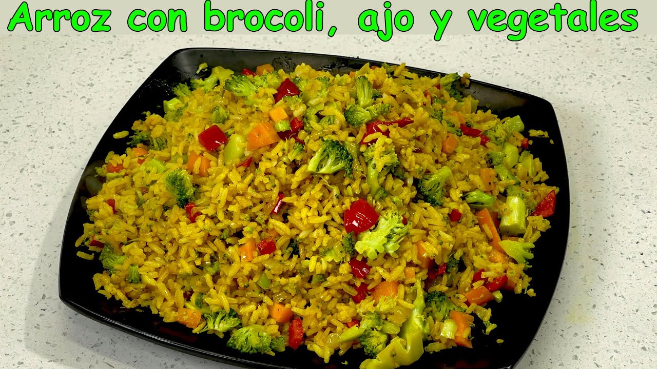 Arroz con brocoli, ajo y muchos vegetales. Comida China