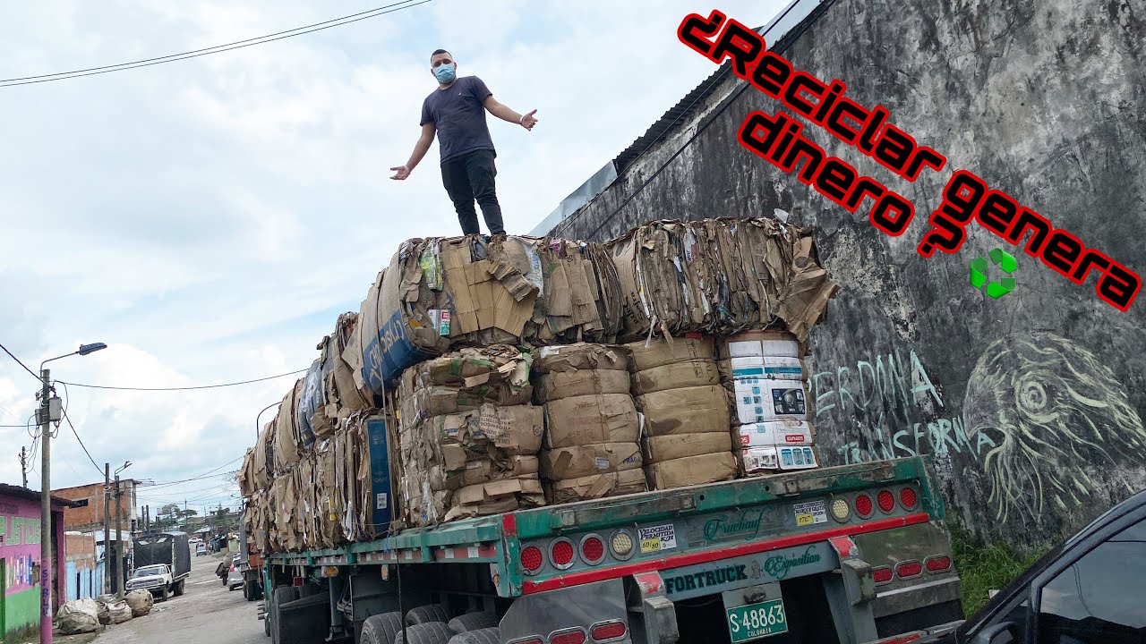 Cargando carton para Cali, mucho dinero detrás de esto, La basura de unos es el tesoro de otros