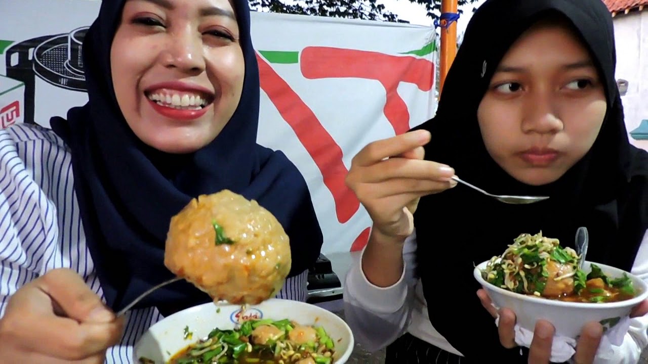 BAKSO MENDOAN PINGGIR KALI !!! NIKMATNYA NGGA BERHENTI BERHENTI