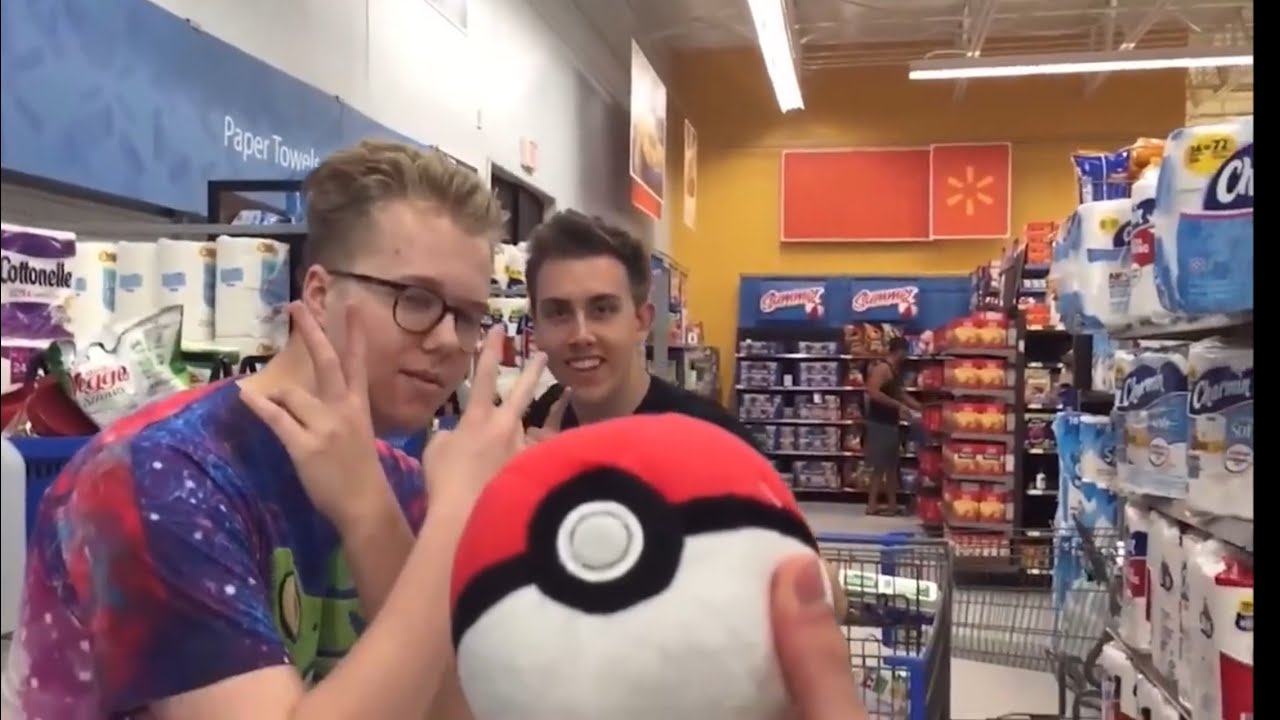 Pokémon Go Is Taking Over The World (Reuploaded) Z house 