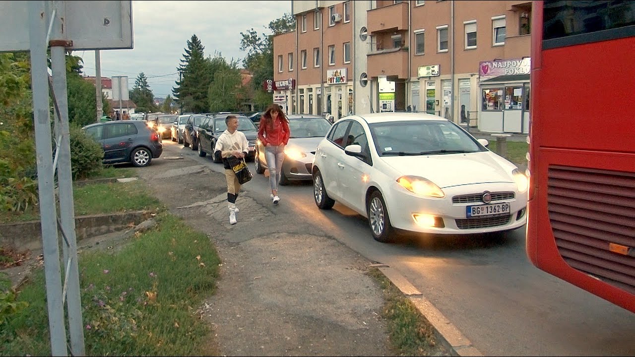 Lakše im je ulicom, nego trotoarom?