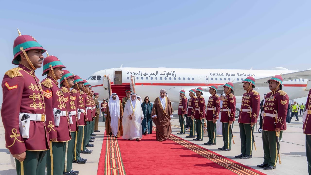 صاحب السمو حاكم الشارقة يصل إلى سلطنة عُمان