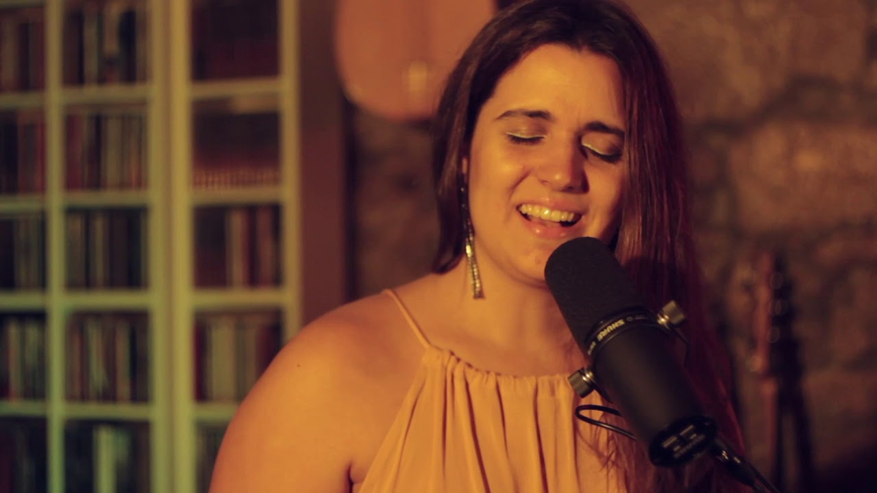 Caravela - A Macieira (live at Est&uacute;dio Antena Zero)
