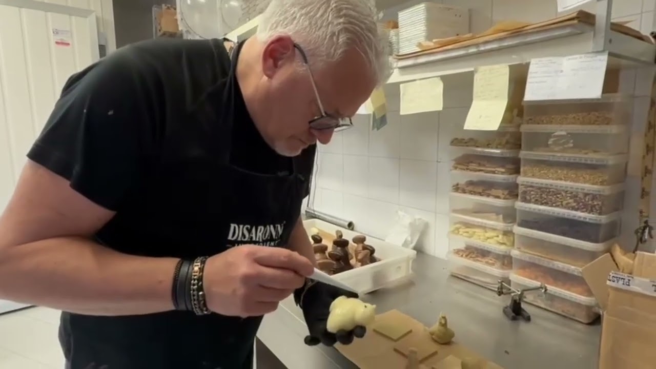 Viterbo - L'antica latteria   Roberto Zena e la magia del cioccolato - Come si fa un uovo di Pasqua
