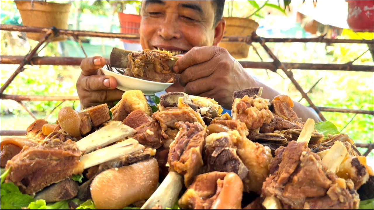 Trời Ơi Bò Nấu Kiểu Này Bộ Ngon Lắm Sao Mà Ăn Dữ Vậy Anh Ba | ATN