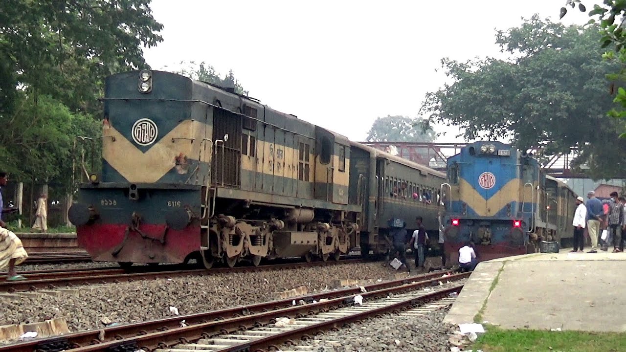 Rocket Mail Train entering & Passing