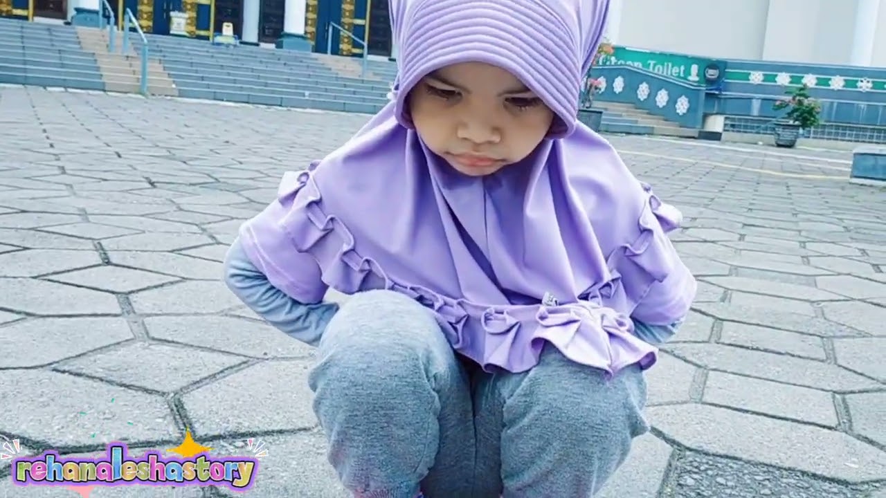 Seru ‼️Main Badminton di Lapangan Masjid Al Akbar Surabaya || Alesha Ngambek 😱